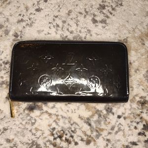 LV Vernis Zippy Wallet